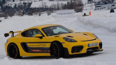 Porsche e-fuel: carburante sintetico per auto sportive come la 718 Cayman