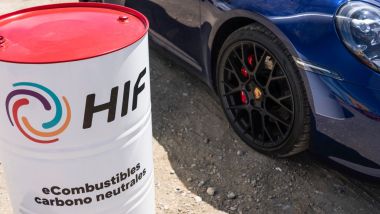 Porsche ha già cominciato a investire nella ricerca sugli e-fuel