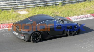 Porsche: la 718 Cayman EV ai collaudi ma le varianti pi&ugrave; sportive manterranno il motore ICE