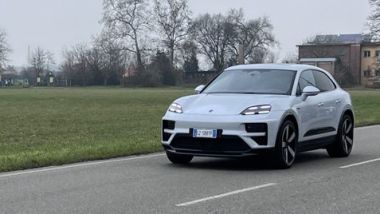 Porsche Macan Electric Turbo: sa essere agile nel guidato nonostante quasi 2.500 kg di peso