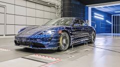 Porsche, la novità dell'auto elettrica che vibra: più aerodinamica