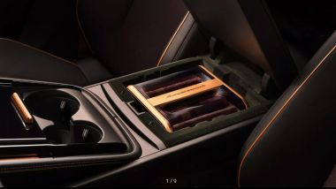 Porsche Panamera Sonderwunsch: l'umidificatore per i sigari alloggiato fra i sedili anteriori