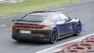 Porsche Panamera Turbo GT: i muletti della berlina sportiva tedesca durante i collaudi