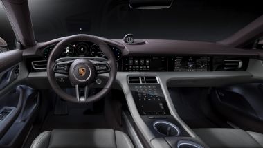 Porsche Taycan 2021, interni: l'abitacolo della entry level a trazione posteriore