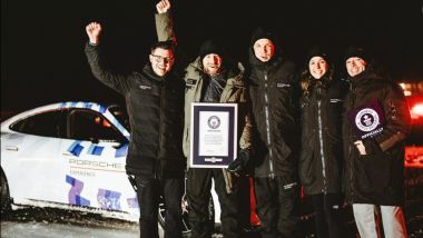 Porsche Taycan GTS Guinness World Records: la consegna del certificato ufficiale dopo la prova