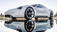 Porsche Taycan 2019, tempi di ricarica elettrica inferiori a Tesla