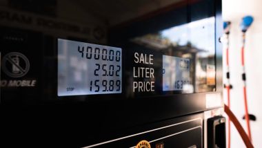 Prezzi di benzina e gasolio alle stelle? Scegli bene il distributore