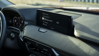 Primo contatto di Mazda CX-60, lo schermo dell'infotainment