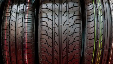 Progetto Audi: il rotolamento degli pneumatici sull'asfalto genera microplastiche inquinanti