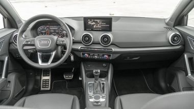 Prova Audi Q2 35 TFSI S tronic S line: gli interni