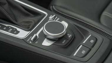 Prova Audi Q2 35 TFSI S tronic S line: i comandi del MMI touch