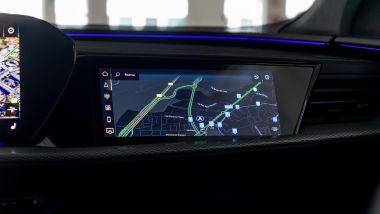 Prova Audi Q5 2.0 TDI quattro: il terzo display da 10,9'' per il passeggero