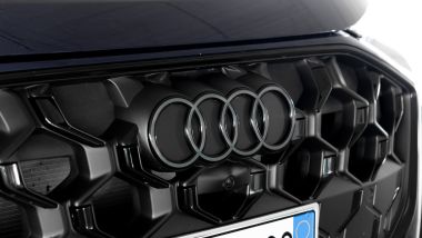 Prova Audi Q5 2.0 TDI quattro: l'inedita mascherina single frame e il logo dei quattro anelli