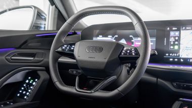 Prova Audi Q5 2.0 TDI quattro: nuovo volante e palcoscenico digitale con doppio display