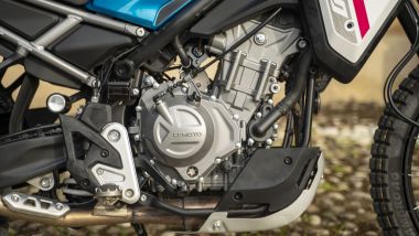 Prova CFMoto 450MT: motore bicilindrico parallelo con 42,2 CV e 42 Nm di coppia