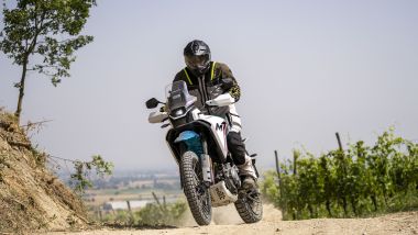 Prova CFMoto 450MT: posizione di guida azzeccata per l'off-road