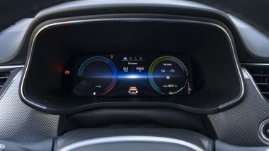 Prova di Renault Arkana E-Tech Hybrid Intens, il leggibile cruscotto digitale
