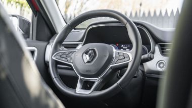 Prova di Renault Arkana E-Tech Hybrid Intens, il volante a tre razze