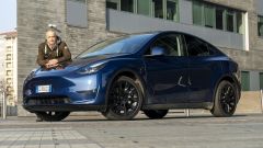 Tesla Model Y Long Range: la prova video su strada. Pregi e difetti