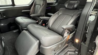 Prova Hyundai Staria: i due sedili della seconda fila si reclinano a chaise longue