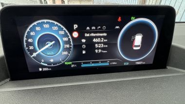 Prova Hyundai Staria: il quadro strumenti digitale accompagna il touchscreen dell'infotainment