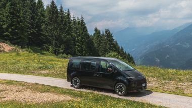 Prova Hyundai Staria: la monovolume offre un ottimo comfort ai sette passeggeri