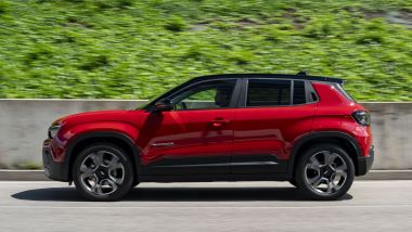 Prova Jeep Avenger e-Hybrid: misure compatte e profilo piuttosto equilibrato