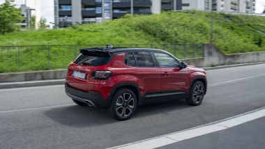 Prova Jeep Avenger e-Hybrid: si muove agilmente nel traffico e non teme i viaggi lunghi