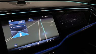 Prova Mercedes Classe E SW: il Superscreen con il display anche per il passeggero