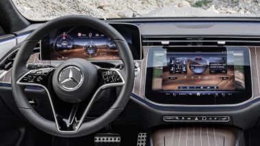 Nuova Mercedes Classe A: cresce lo spazio a bordo e arriva l'intelligenza  artificiale