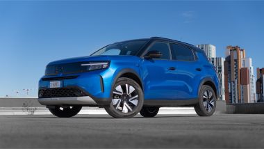 Prova Opel Frontera GS Hybrid: forme piuttosto squadrate ed essenziali, ma contemporanee