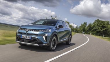 Prova Renault Austral e Symbioz E-Tech: la Symbioz offre un comportamento equilibrato