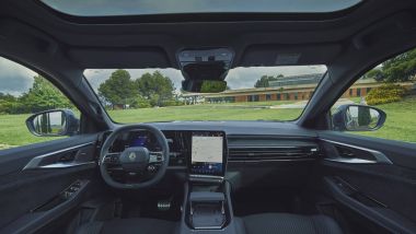 Prova Renault Austral e Symbioz E-Tech: l'abitacolo confortevole della Austral