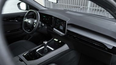 Prova Renault Austral Evolution: la plancia con doppio schermo digitale