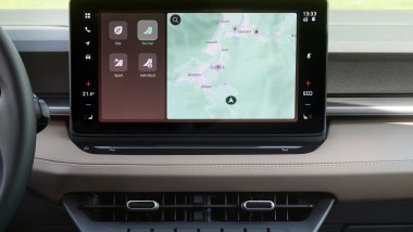 Prova Skoda Epiq: il touchscreen da 13,6'' del sistema infotainment con Android Automotive