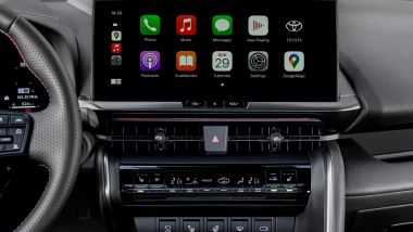 Prova Toyota C-HR PHEV: il touchscreen da 12,3'' del sistema infotainment