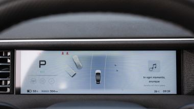 Prova XPeng G6 e G9: il display da 10,2'' è abbinato allo schermo da 14,96'' dell'infotainment