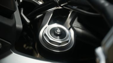 QJ Motor SRT 700 SX: la forcella Marzocchi è regolabile