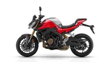 QJ SRK 800 2025: la colorazione grigio/rosso è quella ''istituzionale'' per il costruttore cinese
