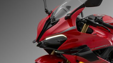 QJMotor SRK800RR 2025, ovviamente non mancano le ali