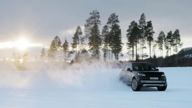 Range Rover Electric, drifting al circolo polare artico