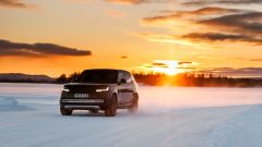 Anteprima Range Rover elettrica: le prime foto ufficiali