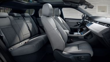 Range Rover Evoque 2020: l'abitacolo tecnologico e lussuoso del SUV inglese