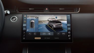 Range Rover Evoque 2023: il touchscreen dell'infotainment Pivi Pro