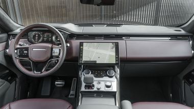Range Rover Sport P510E PHEV 2023, panoramica della plancia