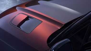 Range Rover Sport SV Carbon: numerosi elementi in fibra di carbonio come il cofano