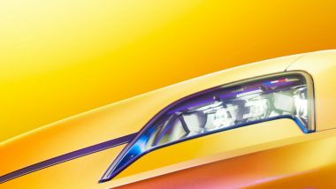 Renault 5 E-Tech: il faro anteriore full LED, un po' diverso da quello del concept