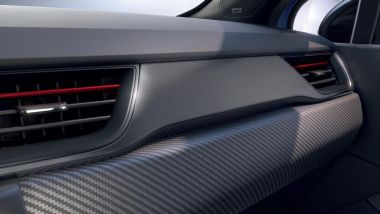 Renault Captur, arriva ibrido e R.S. Line: la plancia con finiture in simil carbonio