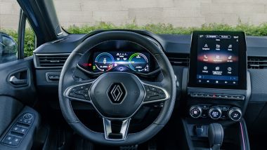 Renault Clio 2024 E-Tech Esprit Alpine, volante e strumentazione digitale
