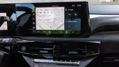 Renault Clio E-Tech Esprit Alpine: il display da 10'' dell'infotainment con Google Automotive